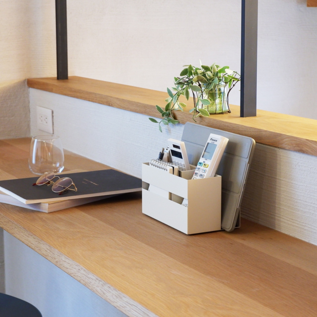 リモコン＆タブレットホルダー ポケット付｜スチール製 リビング小物収納